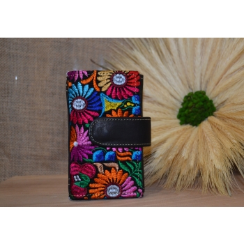 Portfel mały skórzany ciemnobrązowy z kwiatowym kolorowym haftem .